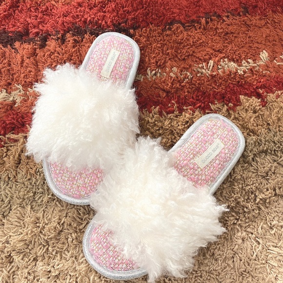 SALE! Women Fuzzy Indoor House Slippers - Picture 2 of 2